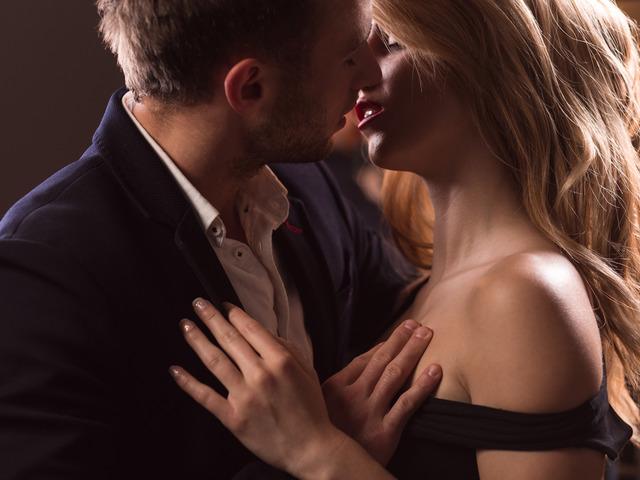 Öpüşmek zayıflatır mı? Uzmanlar sağlığa olan faydasını açıkladı! Meğer ne etkileri varmış