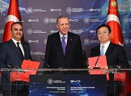 Çinli elektrikli otomobil üreticisi BYD'den Türkiye'ye 1 milyar dolarlık yatırım! İmza törenine Cumhurbaşkanı Erdoğan da katıldı