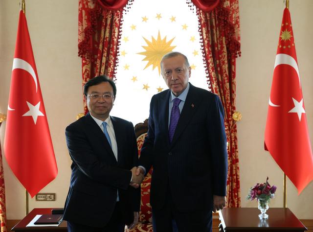 AA-20240708-35090468-35090462-CUMHURBASKANI_ERDOGAN_BYD_BASKANI_WANG_CHUANFU_VE_BERABERINDEKI_HEYETI_KABUL_ETTI