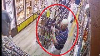 Ankara'da tekel bayisinde korku dolu anlar! Pompalı tüfekle girip tehdit etti! Şaka yapıyor sandık, ciddiye almadık