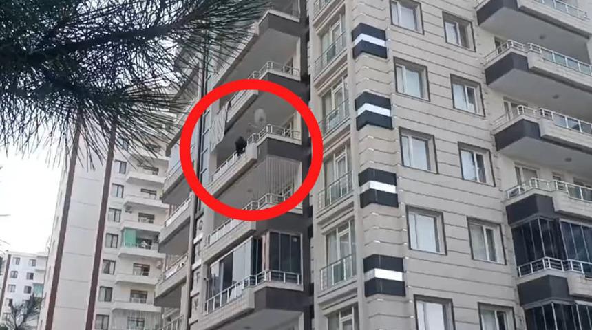 Önce evini yakmaya çalıştı sonra 5. kattan atlamak istedi! Polis ekipleri ikna etti 