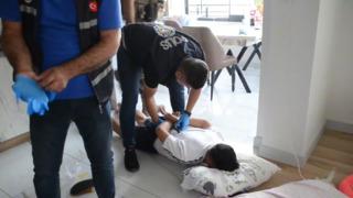 Yüzlerce kişiyi dolandırmışlar! 19 ilde düğmeye basıldı: Düğüm-1 ile yakalandılar