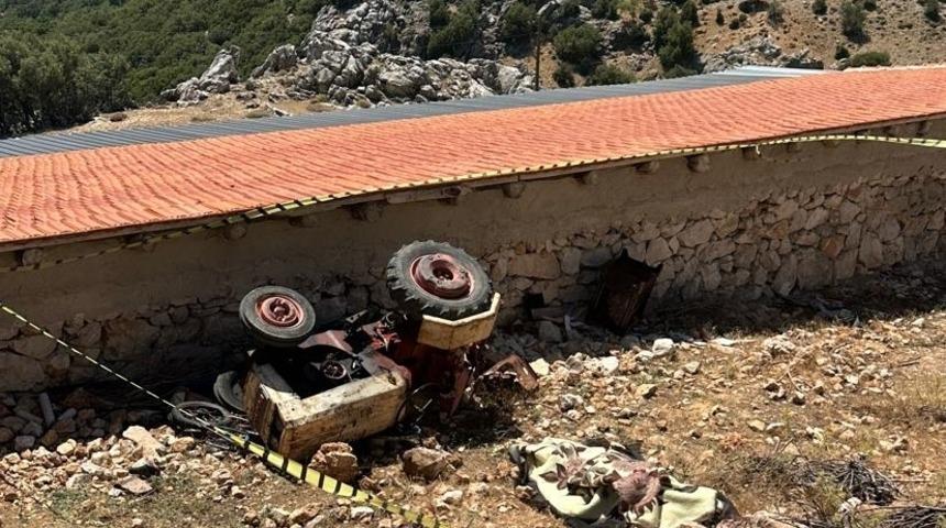 Burdur'da devrilen traktörün altında kalan kişi öldü