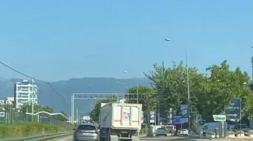 Kamyon şof&ouml;r&uuml; ralli pilotunu aratmadı