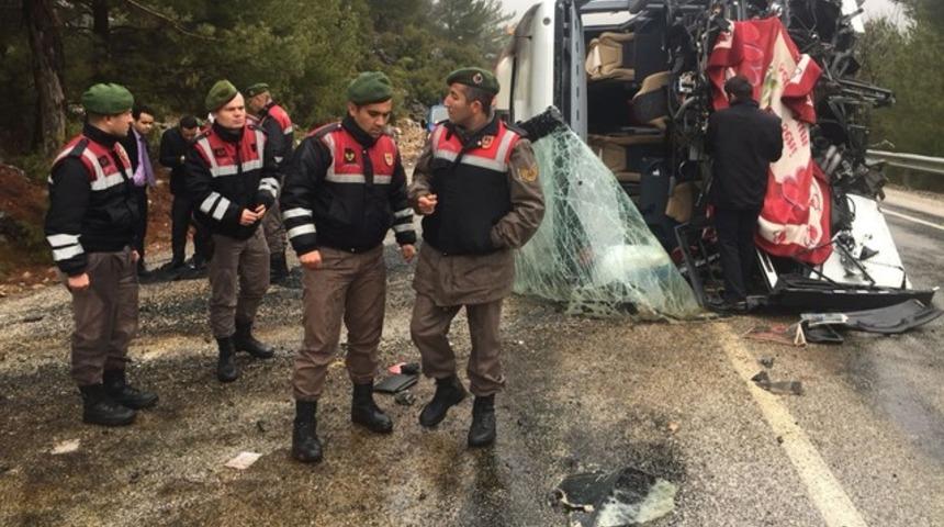 Muğla'da otobüs devrildi! Çok sayıda yaralı var