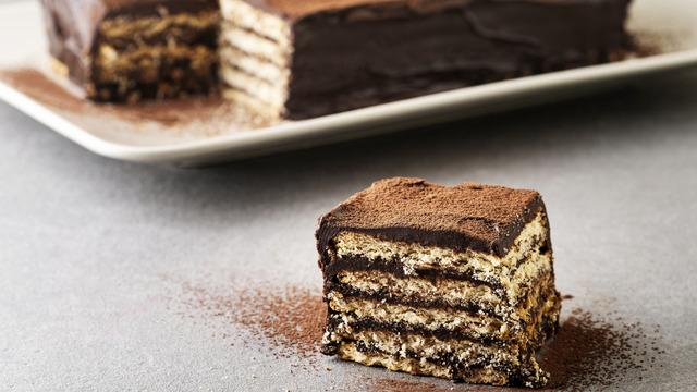 En kolay tatlı: Bisküvili pasta tarifi! Yedikçe yediren bisküvili pasta nasıl yapılır?