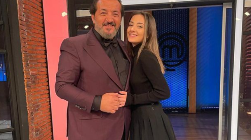 Herkes merak etmişti... MasterChef j&uuml;risi Mehmet Yal&ccedil;ınkaya'nın bahsettiği o d&ouml;vme ortaya &ccedil;ıktı! Kızı Sude Yal&ccedil;ınkaya paylaştı