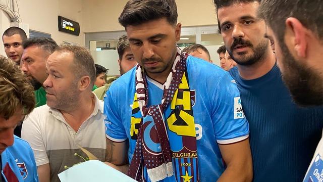 Trabzonspor'un Hull City'den kadrosuna kattığı Ozan Tufan açıklamalarda bulundu. İmza günündeki isteksiz tavrıyla dikkatleri üzerine çeken tecrübeli oyuncu o anlara açıklık getirdi. 640xauto