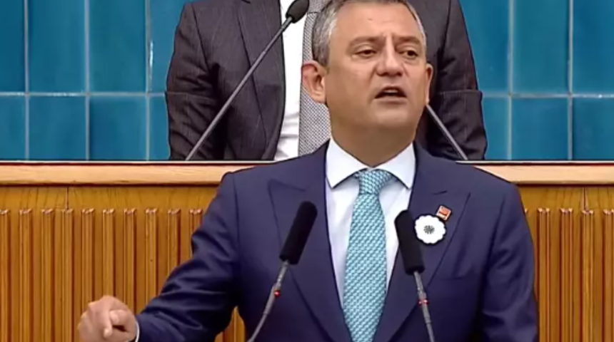 Özgür Özel çağrı yapmıştı! Işık açıp kapama görüntüleri sosyal medyada paylaşıldı