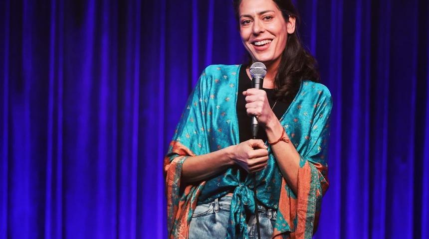 Terc&uuml;manlık yapacağını sanırken eskortluk yapmaktan kıl payı kurtuldu! Sosyal medyada g&uuml;ndem oldu