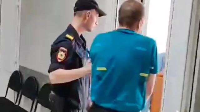 Böyle canilik görülmedi! Yük olduğunu söylediği kayınvalidesini sürükleyerek balkona çıkartıp  5. kattan aşağıya attı