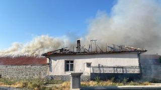 Anne oğul yangında can verdi! Konya güne kahreden haberle başladı: Güpegündüz alevler evi harabeye çevirdi