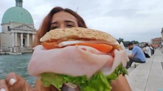 Saniye saniye canlı yayında! Sosyal medya fenomeni sokakta yemek yediği sırada saldırıya uğradı... Kimse bunu beklemiyordu