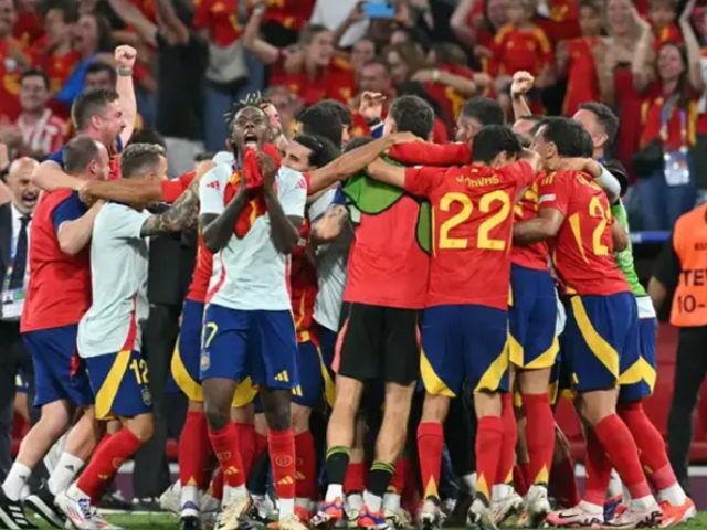 Türkiye formasıyla sahaya atladı, Morata'yı sakatladı! İspanya'nın sevinci yarım kaldı... 