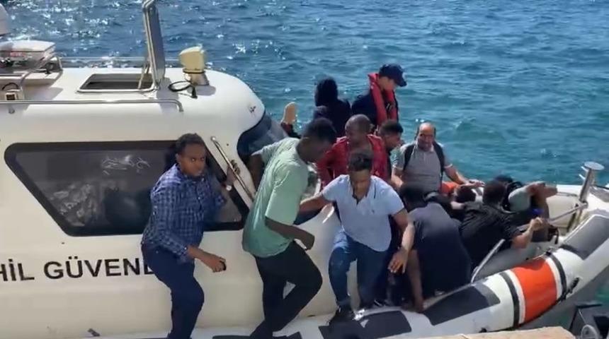 İzmir açıklarında 20 düzensiz göçmen kurtarıldı