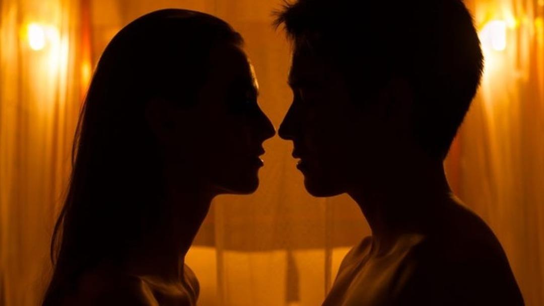 Karısını başka adamla bastı!