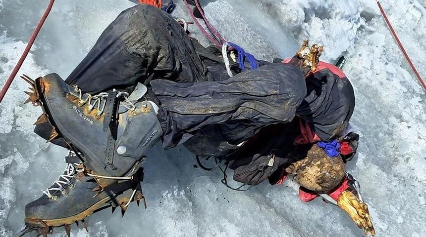 Buzulların çekilmesiyle ortaya çıktı! Kayıp dağcı 22 yıl sonra bulundu