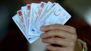 Sosyal medyada dolaşan kimlik kartlarıyla ilgili iddia yalanlandı! İçişleri Bakanlığı böyle bir kimlik kartı vermemektedir