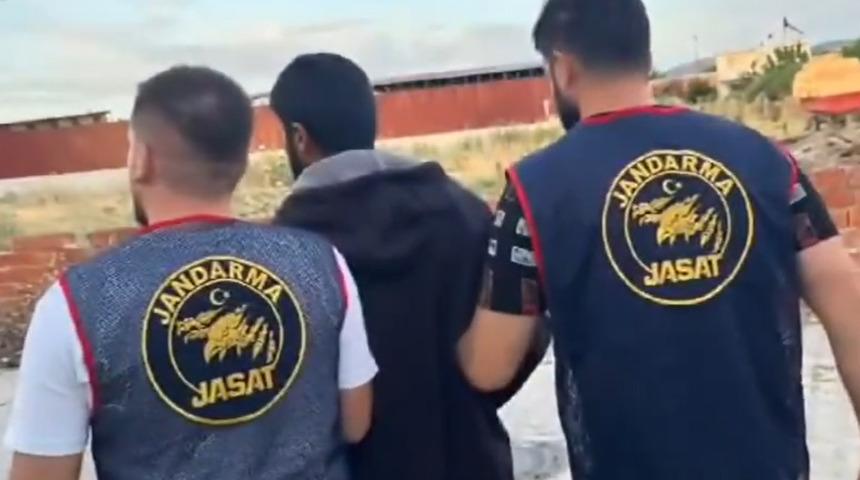 Aralarında 10 yıldan fazladır arananlar var! Firariler daha fazla saklanamadı: 81 ilde binlercesi yakalandı