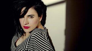 'Savaşa hayır' diyen Ceylan Ertem, tepkiler üzerine Twitter hesabını kapattı...