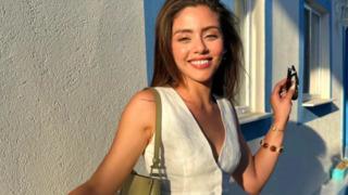 Kızılcık Şerbeti'nin Doğa'sı Sıla Türkoğlu'nun davet tarzı çok beğenildi! Bakan bir daha baktı