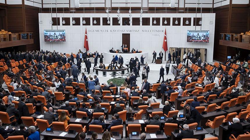 TBMM’de kabul edildi! 9. Yargı Paketi’nde kadınların soyadı düzenlemesini de içeriyor!   