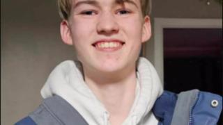 Boğaz ağrısı ve öksürük şikayetiyle hastaneye giden 16 yaşındaki çocuk birkaç gün sonra hayatını kaybetti! Kimse anlamıyor, ne olduğunu bilmiyoruz