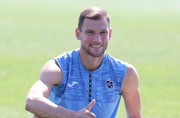 Trabzonspor'un yeni transferi Borna Barisic: Bizim için konuşulacak yer her zaman saha içerisidir 18937719-728xauto