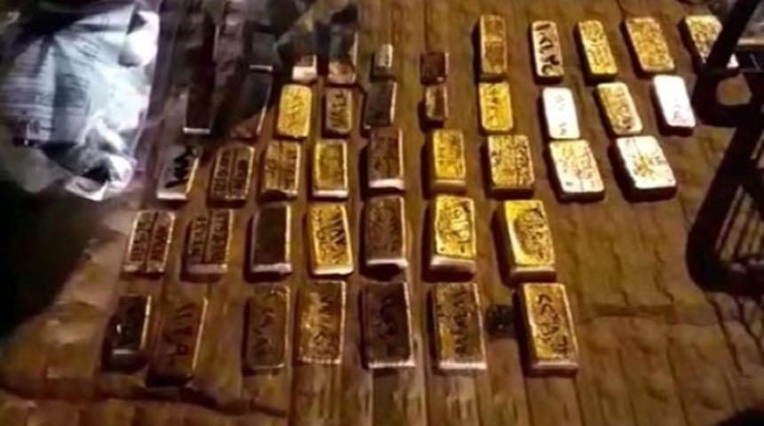 Yolcu otob&uuml;s&uuml;n&uuml;n buzdolabından 10 milyon TL'lik k&uuml;l&ccedil;e altın &ccedil;ıktı