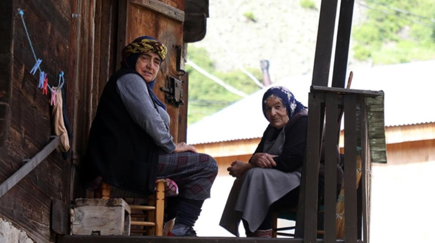 Ka&ccedil;kar'daki yaylanın kadınları yarım asırdır hayvancılık yapıyor