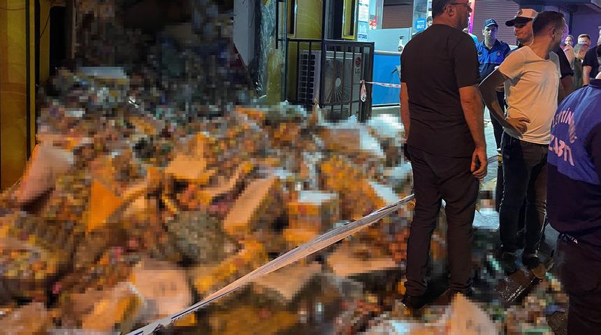 Zeytinburnu'nda facianın eşiğinden dönüldü! Tekel bayisinin asma tavanı çöktü