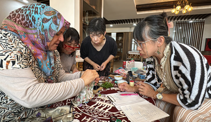 Japonya'dan Elazığ'a bu işi öğrenmek için geldiler! Merak ettiler, soluğu ustasının yanında aldılar