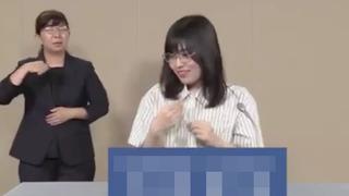 Politikacıdan ilginç seçim kampanyası! Devlet televizyonunun canlı yayında bir anda üstünü çıkarttı... Çok tatlıyım; lütfen kampanya yayınımı izleyin