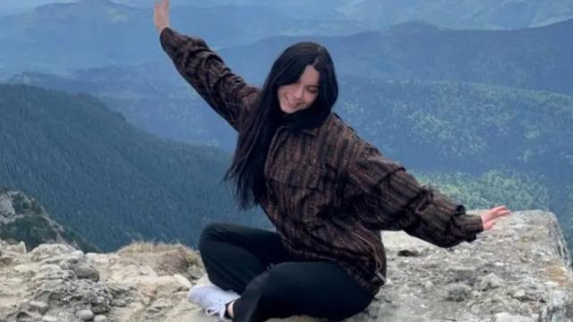 Yürüyüş yaparken ayıyla karşılaştı! Erkek arkadaşının gözü önünde ayı tarafından parçalanarak öldürüldü