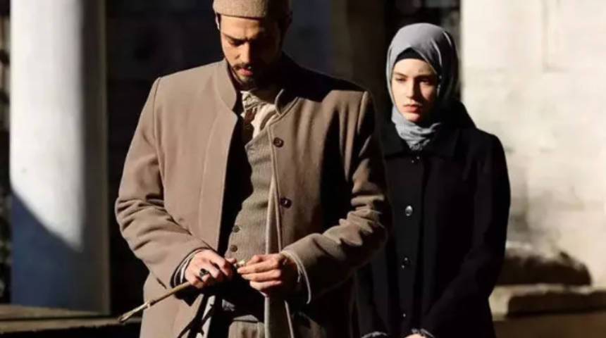 Kızıl Goncalar'ın Cüneyd Efendi'si Mert Yazıcıoğlu denizden çıkarken görüntülendi! O hallerine yorum yağdı