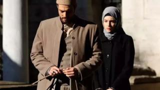 Kızıl Goncalar'ın Cüneyd Efendi'si Mert Yazıcıoğlu denizden çıkarken görüntülendi! O hallerine yorum yağdı