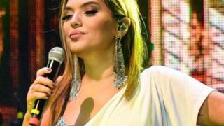 Pahalılıktan o da yakındı! Demet Akalın 'Aptal aptal fiyatlar' diyerek esnafı uyardı