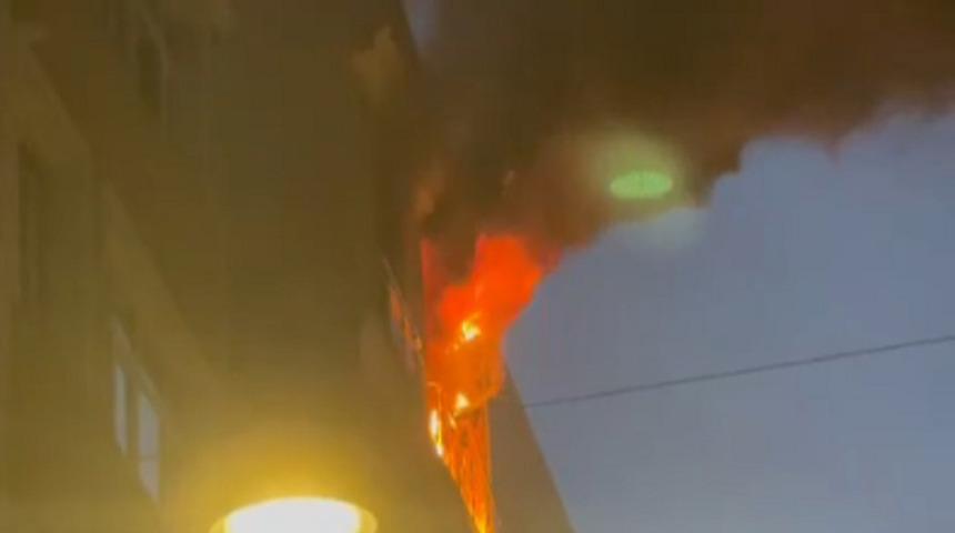 Yer: Silivri! Patlayan buzdolabı nedeniyle ev alev alev yandı