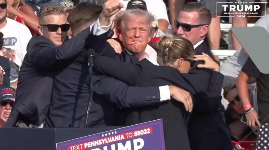 Trump'ın ağzından dökülen tek kelime ikonikleşti: Saatler içinde dünya tarihine geçen kare! "Yeni bir sembol haline gelecek"