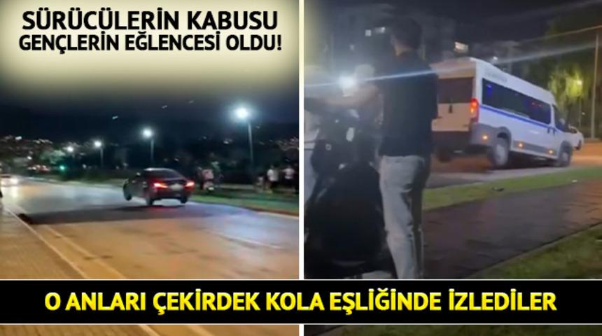 Bursa'da sürücülerin kabusu olan kasis! Mahallenin gençleri o anları çekirdek kola yaparak izledi