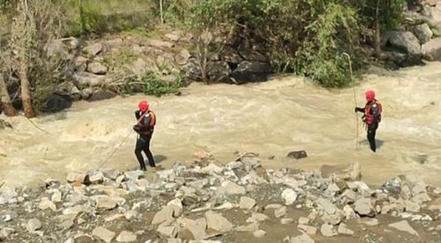 Erzurum'da heyelan faciası! Sürüklenen araçtaki anne öldü, bebeği ise aranıyor 640xauto