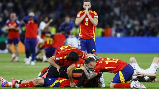 Saygılarla Luis de la Fuente! İspanya'nın tecrübeli hocası, alttan gelerek tüm kupaları teker teker süpürdü...