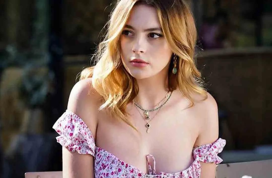 Melis Sezen peş peşe paylaştı! Mavi bikinisiyle sere serpe poz