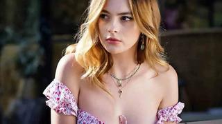 Melis Sezen peş peşe paylaştı! Mavi bikinisiyle sere serpe poz