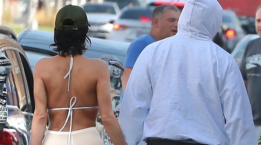 Kanye West'in eşi Bianca Censori yine şaşırtmadı! Sokakta herkes ona baktı