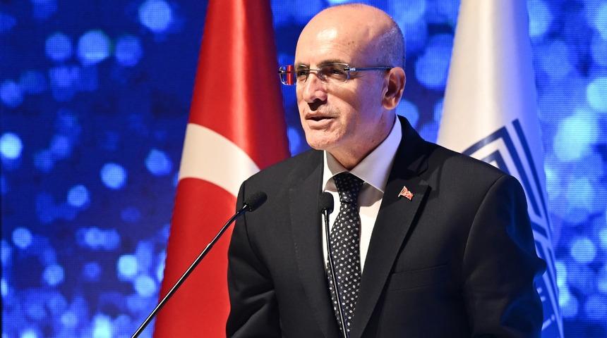 Mehmet Şimşek'ten 15 Temmuz mesajı: 'Darbe girişiminin ilk saatlerinde meydanlardaydık'