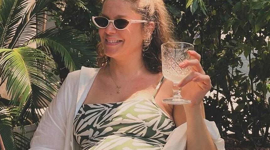 Ünlü oyuncu Burcu Biricik'in mutlu günü! Luna bebek dünyaya geldi