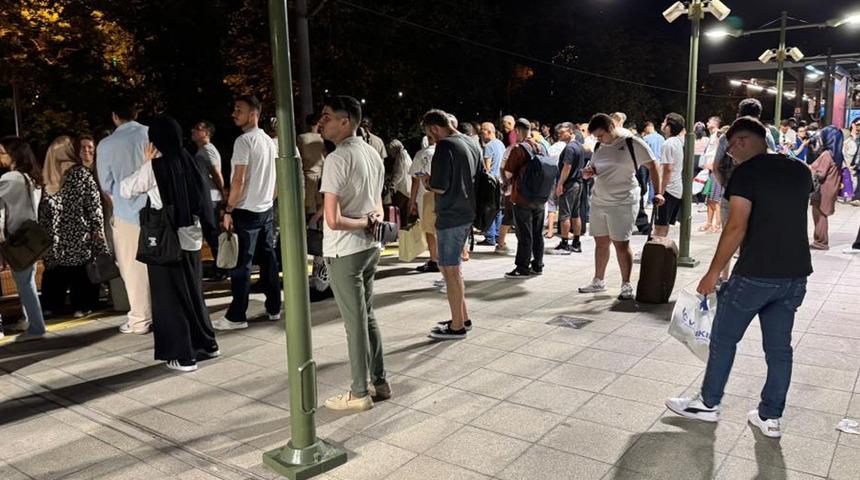 İstanbul'da Marmaray arızalandı! Duraklarda yoğunluk oluştu