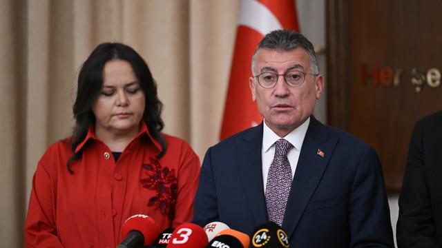 En düşük emekli maaşının açıklanma anına muhabirin sorusu damga vurdu! 'Adaletsizlik yok mu?' sorusuna AK Partili Güler'den yanıt