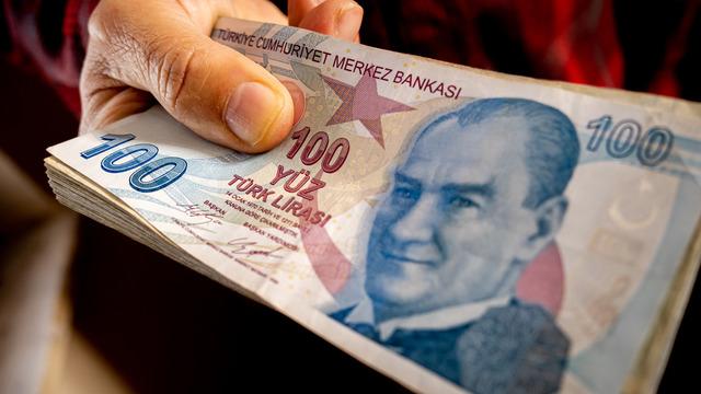 5 katına çıkıyor... Milyonlarca veli, kara kara düşünmeye başladı: Okul kitaplarına yüzde 400 zam geliyor!